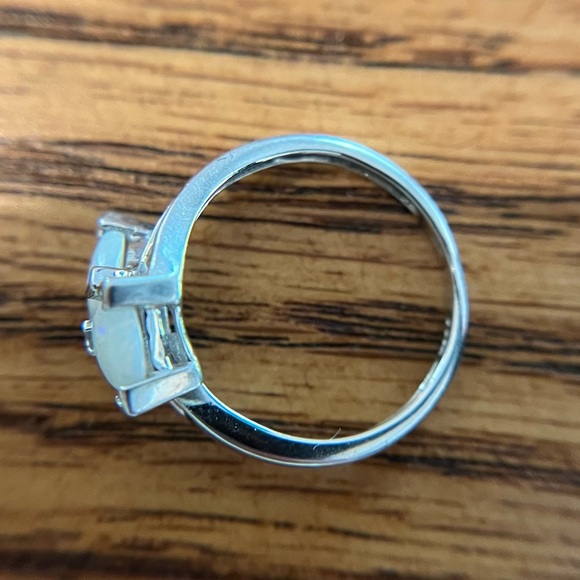 Bypass Oval 10K White Gold Ring with Accent Diamonds, size 4.5 - Picture 10 of 14